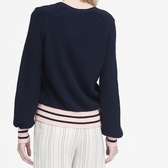 Banana Republic Relaxed Varsity V-Neck Sweater XS - Picture 3 of 3